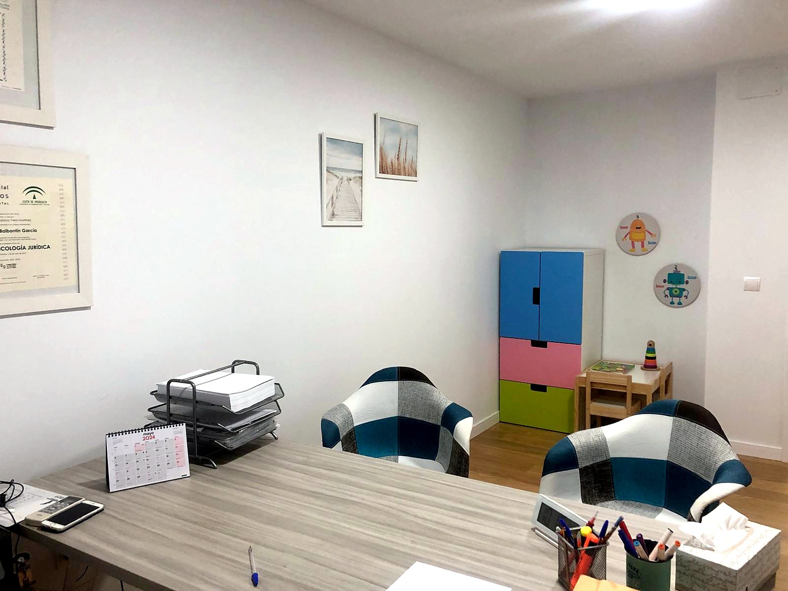 Consulta con rincón infantil en Baoj Psicólogos, Huelva